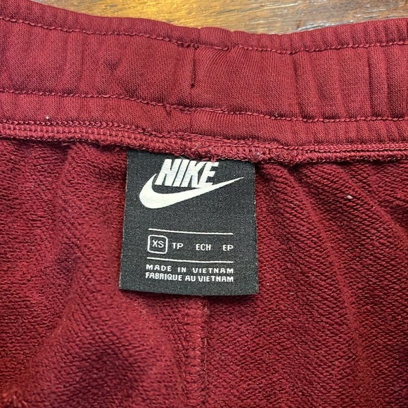 🪩Womens Nike sweatpants maroon size XS!! Perfect sweatpants and sooo comfy!🪩 - Picture 3 of 6